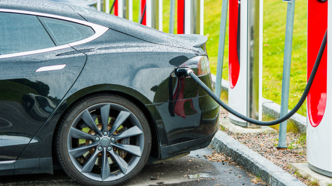 A është më lirë të posedosh një veturë elektrike në vend të një automjeti me djegie? Kjo varet nga vendi ku jetoni