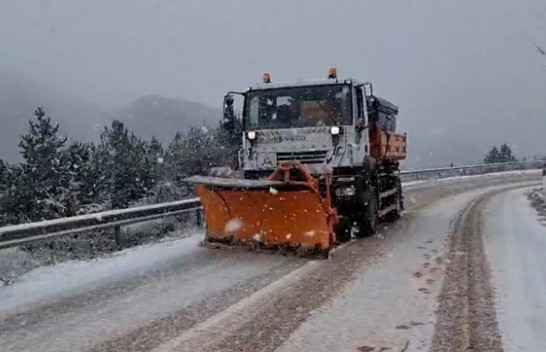 Reshje bore dhe rënie temperaturash, ARRSH thirrje shoferëve: Bëni kujdes!