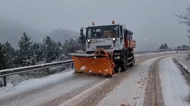 Reshje bore dhe rënie temperaturash, ARRSH thirrje shoferëve: Bëni kujdes!