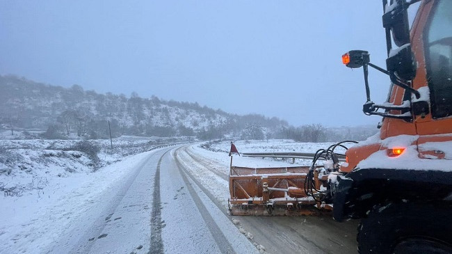Reshje shiu e bore në Shqipëri, ARRSH tregon gjendjen e rrugëve dhe bën apel për shoferët