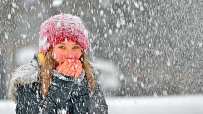 Mjeku paralajmëron: Duart e ftohta mund të jenë tregues i një sëmundjeje të rëndë