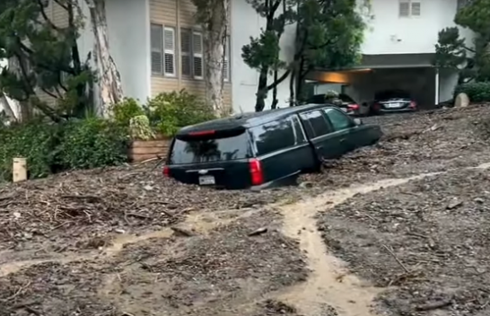 Një stuhi e fortë goditi Kaliforninë, disa persona humbën jetën/ VIDEO