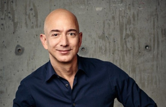 Jeff Bezos rrëzon nga froni Elon Musk për t'u bërë sërish personi më i pasur në botë