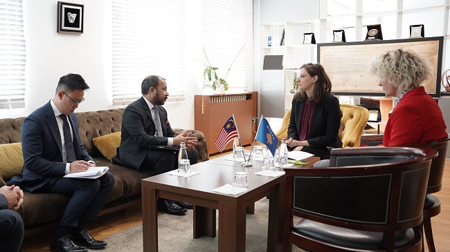 Rizvanolli takohet me ambasadorin e Malajzisë, pajtohen për bashkëpunim në fushën e energjisë diellore