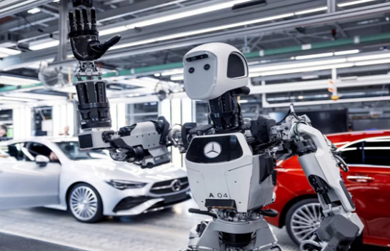 Robotët humanoidë do të ndihmojnë në montimin e veturave Mercedes