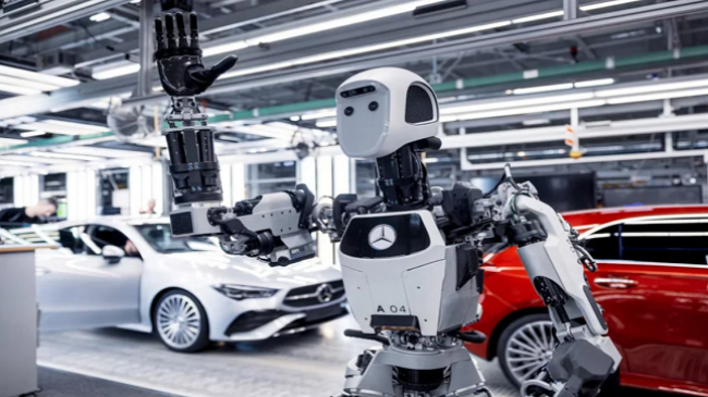 Robotët humanoidë do të ndihmojnë në montimin e veturave Mercedes