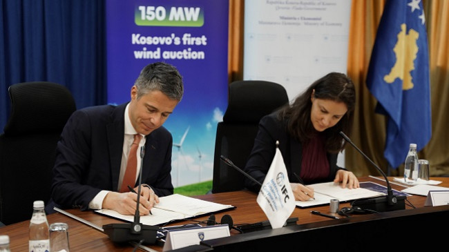 Nënshkruhet marrëveshja për zhvillimin e ankandit të Energjisë nga Era ndërmjet ME-së dhe IFC-së