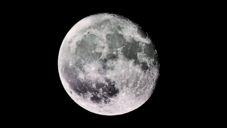 Çfarë gjendet në brendësi të Hënës? Shkencëtarët zbulojnë misterin e madh
