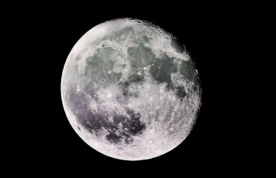 Çfarë gjendet në brendësi të Hënës? Shkencëtarët zbulojnë misterin e madh