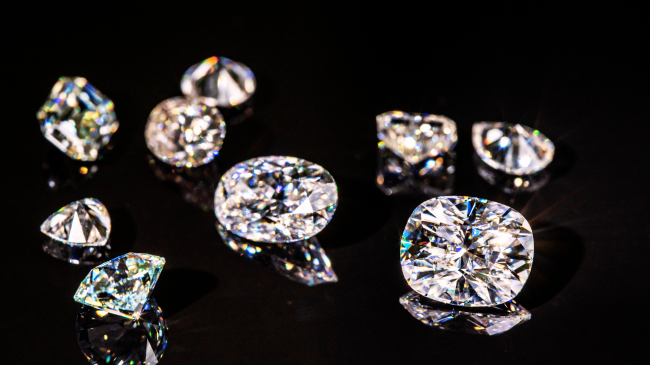 Shkencëtarët arritën të prodhojnë diamante në presionin atmosferik në vetëm 150 minuta