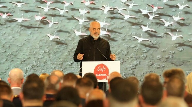 Rama parashikon 30 milionë turistë deri në vitin 2030 në Shqipëri