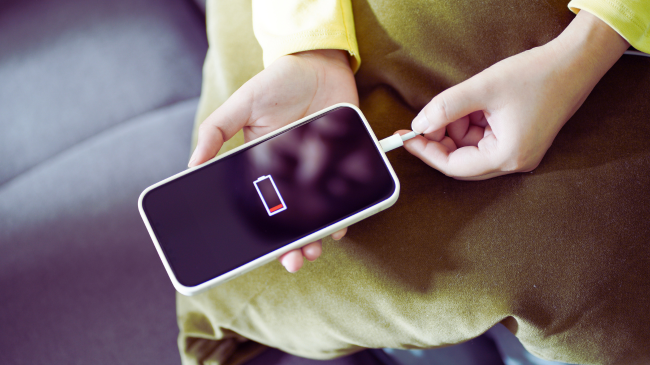 Si të parandaloni mbinxehjen e telefonit gjatë vapës së verës