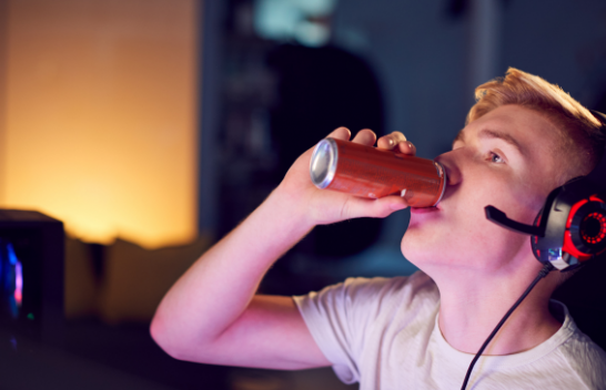Si ndikojnë pijet energjike tek fëmijët dhe adoleshentët?