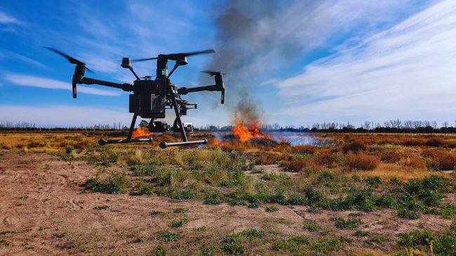 Inteligjenca Artificiale hyn në luftën kundër zjarrit: Tufat e dronëve mund të ndalojnë zjarret?