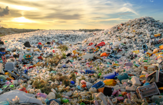 Studim: Bota prodhon 57 milionë ton mbetje plastike çdo vit