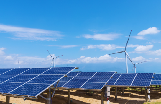 Burimet e rinovueshme arrijnë të prodhojnë gjysmën e energji elektrike të BE-së në gjashtë muajt e parë të vitit 2024