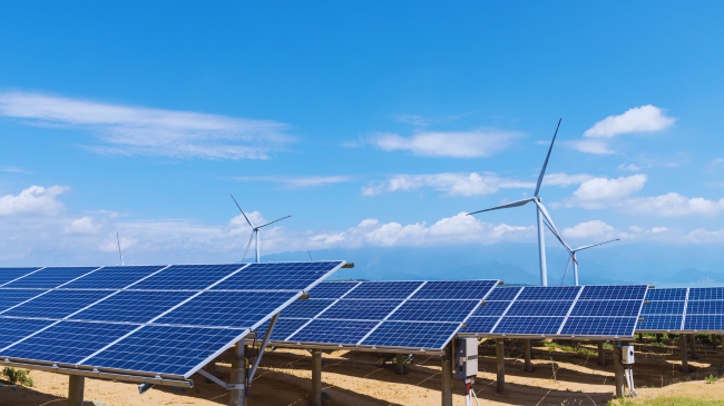 Burimet e rinovueshme arrijnë të prodhojnë gjysmën e energji elektrike të BE-së në gjashtë muajt e parë të vitit 2024