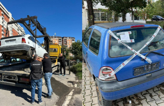 Vazhdon aksioni për largimin e veturave të braktisura në Prishtinë