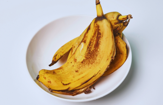 Diçka e mrekullueshme ndodh nëse përdorni lëkurën e bananes si përbërës