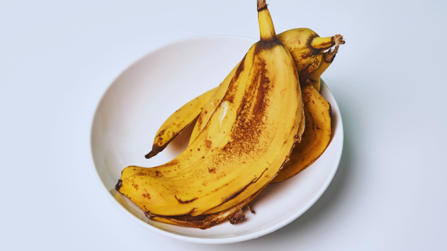 Diçka e mrekullueshme ndodh nëse përdorni lëkurën e bananes si përbërës