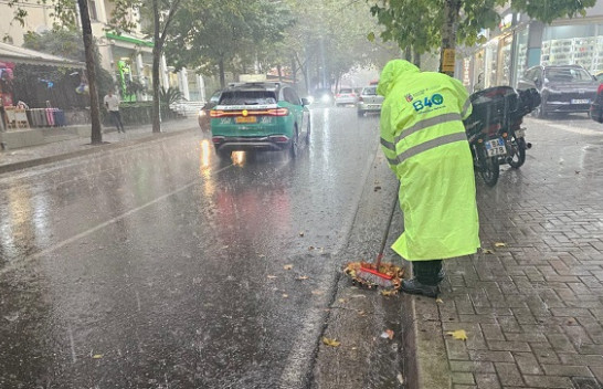 Reshje të mëdha shiu, Veliaj apel qytetarëve: Shmangni lëvizjet e panevojshme