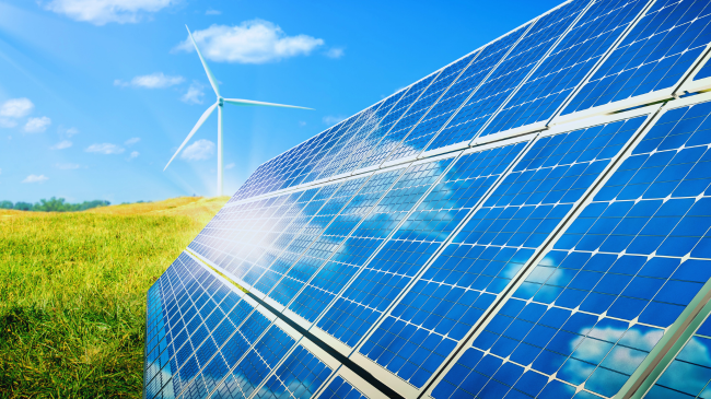 Energjia e gjelbër në krye: Era dhe dielli tejkalojnë gazin për herë të parë