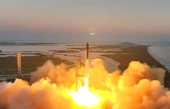 SpaceX në histori: Anija kozmike më e fuqishme u lëshua