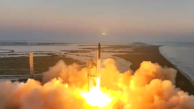 SpaceX në histori: Anija kozmike më e fuqishme u lëshua