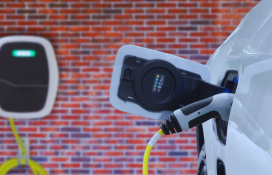 Mbushja e një automjeti elektrik bëhet më së miri në shtëpi