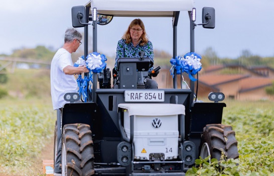 Volkswagen prodhoi një traktor elektrik