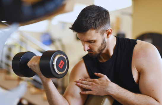 Gjashtë lëndë ushqyese që ndihmojnë në formimin e muskujve, përveç proteinave