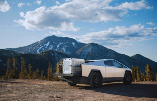 Musk planifikon të dërgojë Cybertruck dhe robotë në Mars