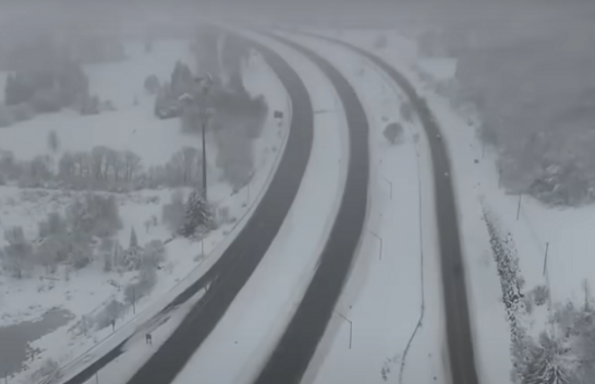 SHBA, stuhia e parë e borës vështirëson trafikun në Pensilvani