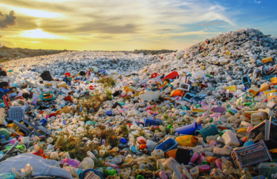 A mund të pastrojë një traktat global mbetjet plastike?