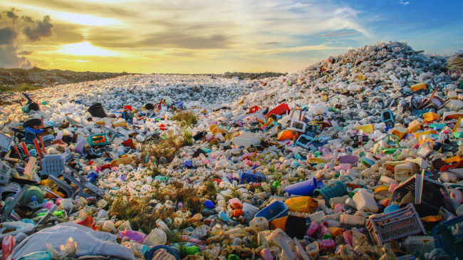 A mund të pastrojë një traktat global mbetjet plastike?