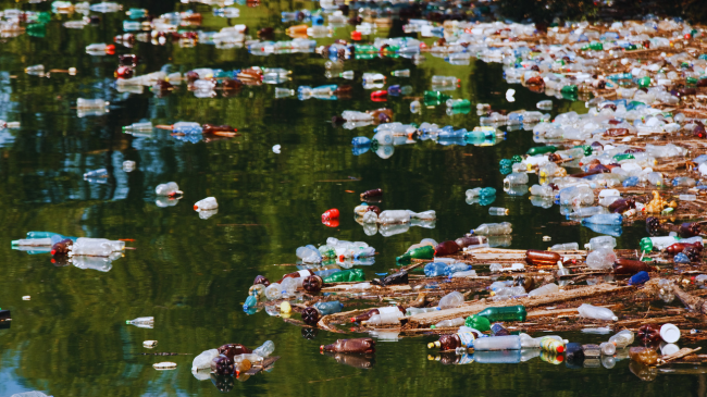 Bisedimet për traktatin global të ndotjes plastike nuk arrijnë marrëveshje