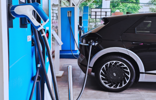 Viti i ardhshëm mund të jetë vendimtar për veturat elektrike, ja pse!