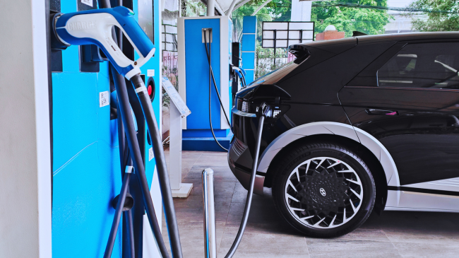 Viti i ardhshëm mund të jetë vendimtar për veturat elektrike, ja pse!