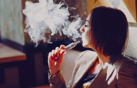 Ky shtet bëhet i pari në Evropë që ndalon shitjen e cigareve elektronike njëpërdorimshme