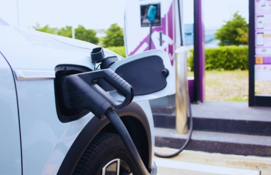 Veturat elektrike dominuan shitjet në Norvegji më 2024