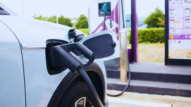Veturat elektrike dominuan shitjet në Norvegji më 2024