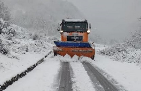 Bora zbardh Shqipërinë – një përditësim mbi trafikun dhe gjendjen e rrugëve