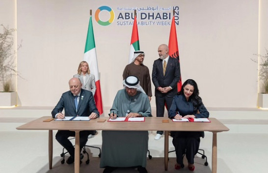 Nënshkruhet marrëveshja, Shqipëria, Emiratet Arabe dhe Italia aleancë strategjike për energjinë e rinovueshme