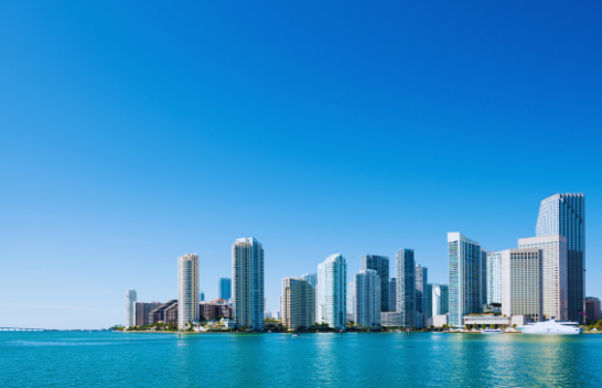 Dhjetëra apartamente dhe hotele luksoze në Florida po fundosen, mes tyre edhe kulla e Donald Trump