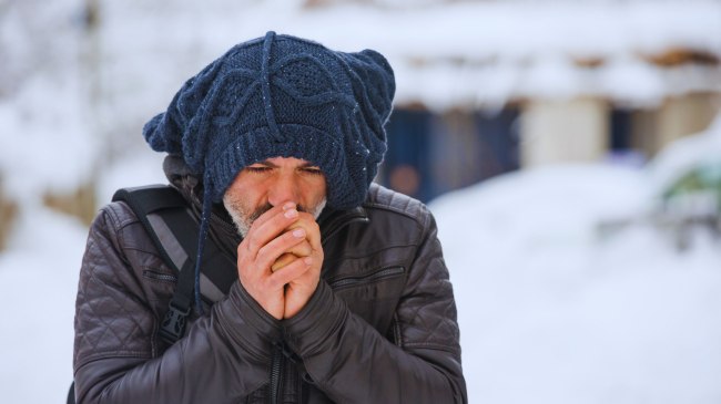 Një ushtrim 'magjik' prej 30 sekondash do t'i mbajë duart tuaja të ngrohta në dimër