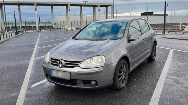 Pronari i këtij Golfi duhet të paguajë 200 mijë euro parkim!