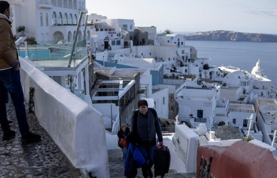 Mijëra u evakuuan nga Santorini pas qindra tërmeteve