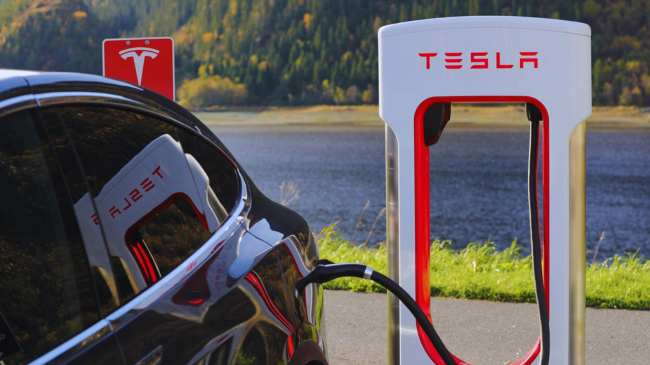 Shitjet e veturave Tesla në të gjithë Evropën pësojnë rënie të madhe