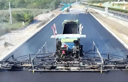 Kinë: 150 kilometra autostradë e rinovuar me ndihmën e Inteligjencës Artificiale