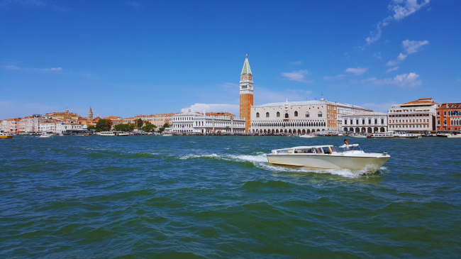 Venecia prezanton tarifë më të lartë për vizitorët njëditorë: Çmimi i ri nga pranvera